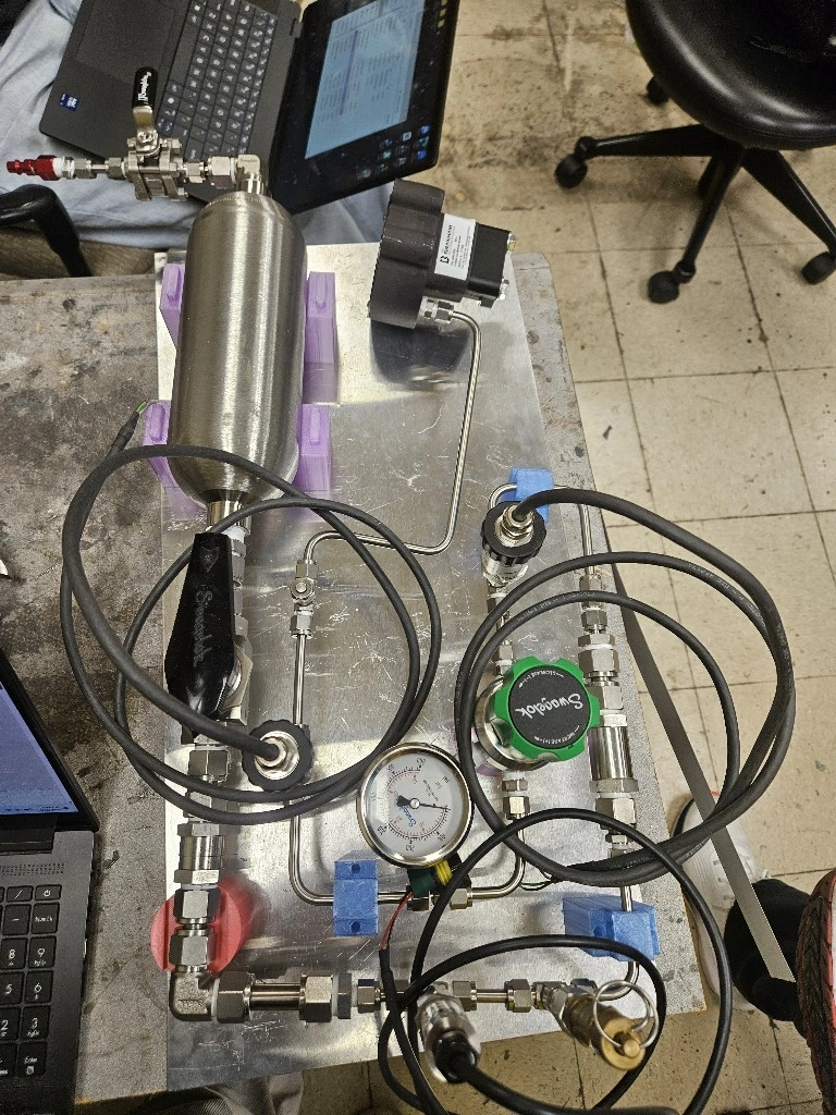 Fully built pneumatic braking system viewed from the top